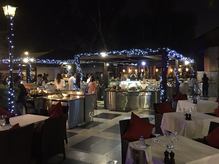 Outdoor dining in Dubai 